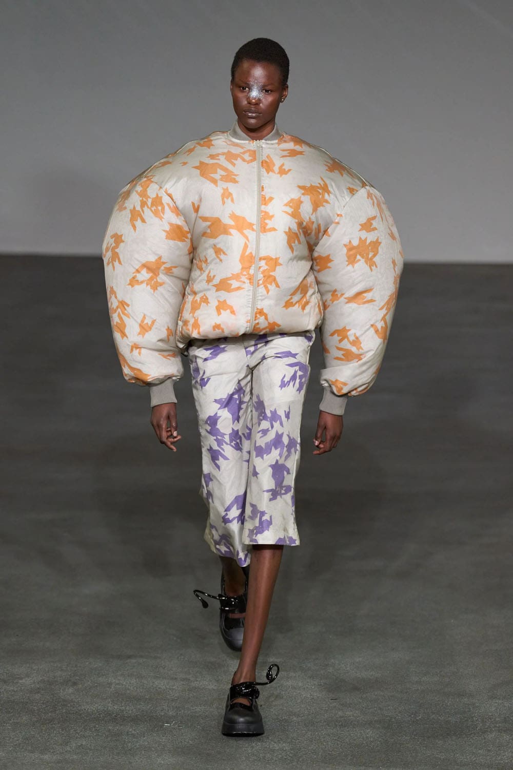 Anrealage Spring Summer 2025 Paris Runway (5)