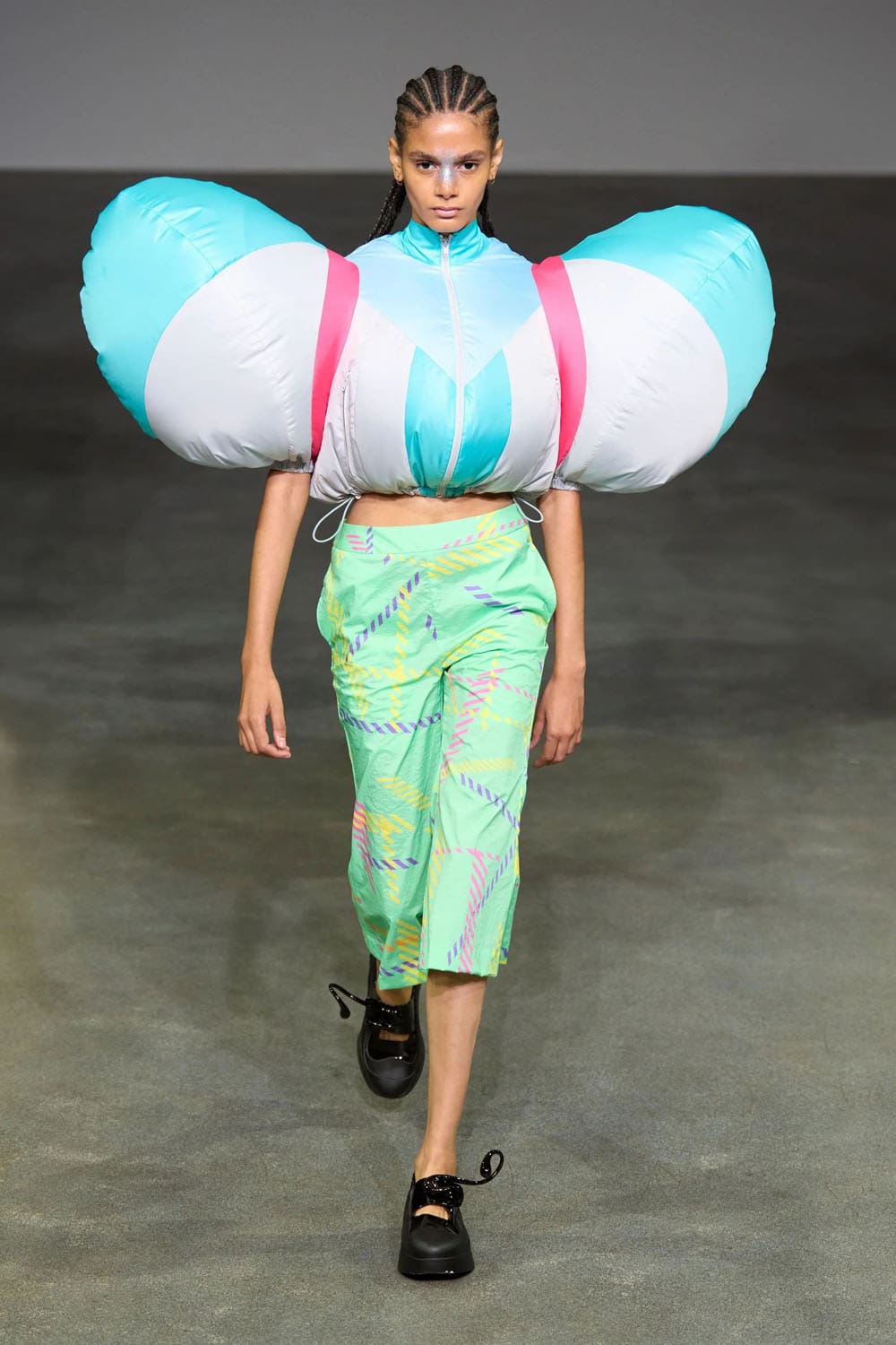 Anrealage Spring Summer 2025 Paris Runway (7)