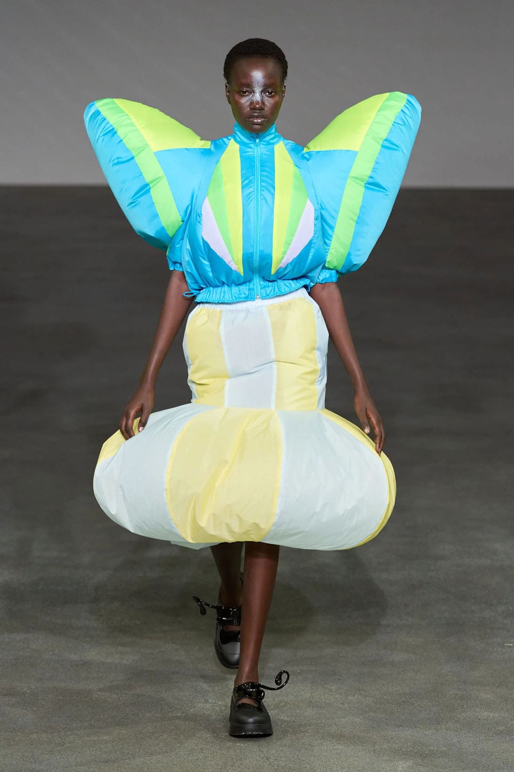 Anrealage Spring Summer 2025 Paris Runway (8)