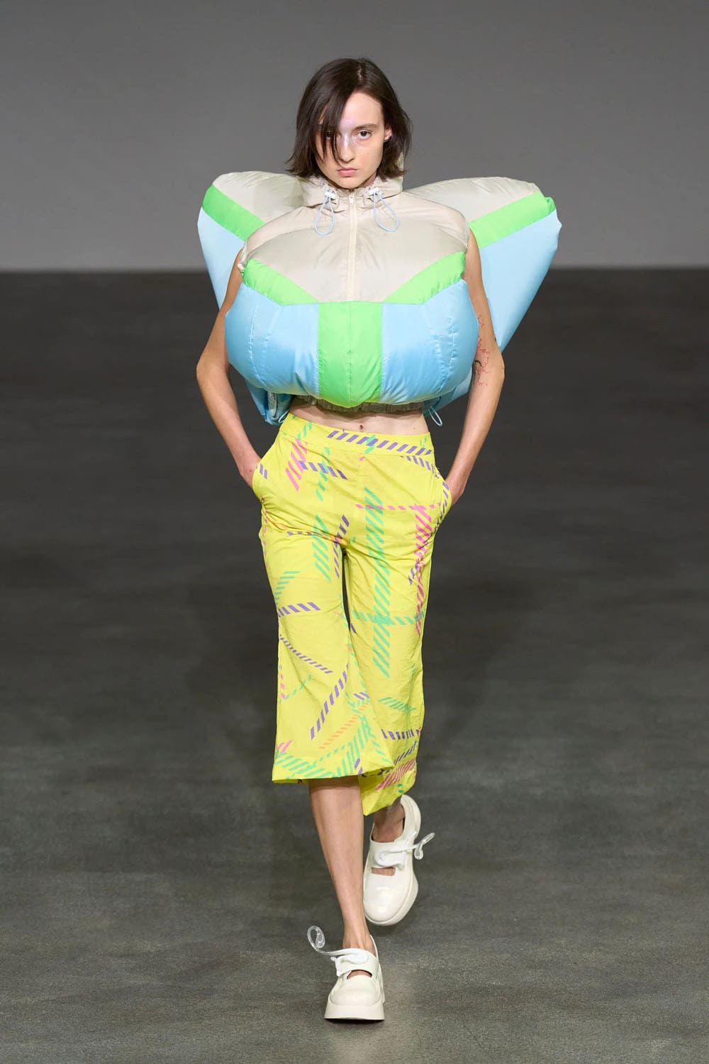 Anrealage Spring Summer 2025 Paris Runway (9)