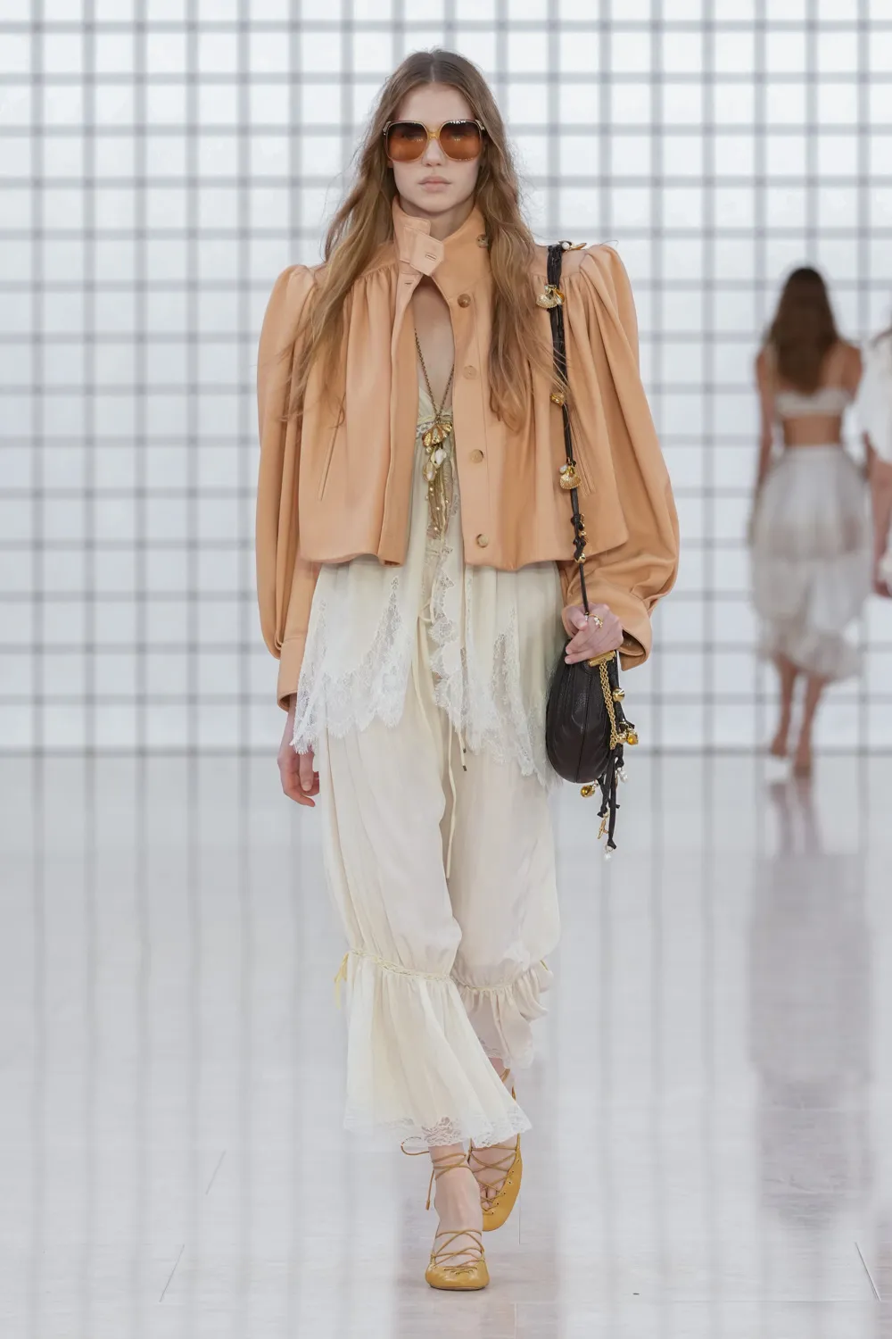 Chloé Primavera Estate 2025 Runway Magazine (13)