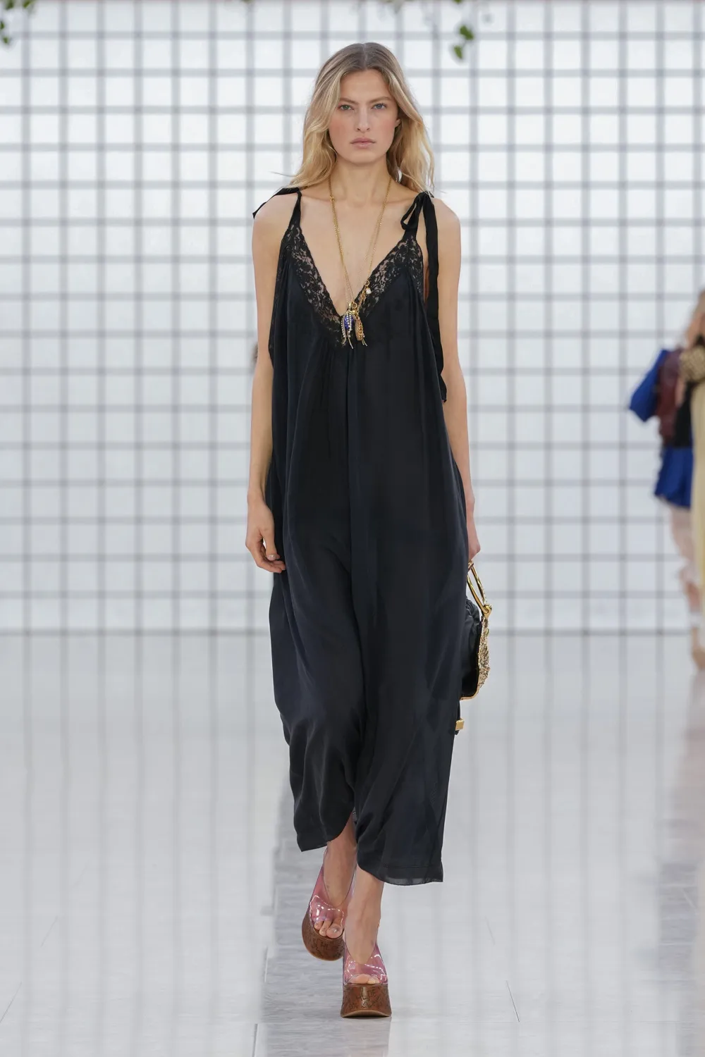 Chloé Primavera Estate 2025 Runway Magazine (20)