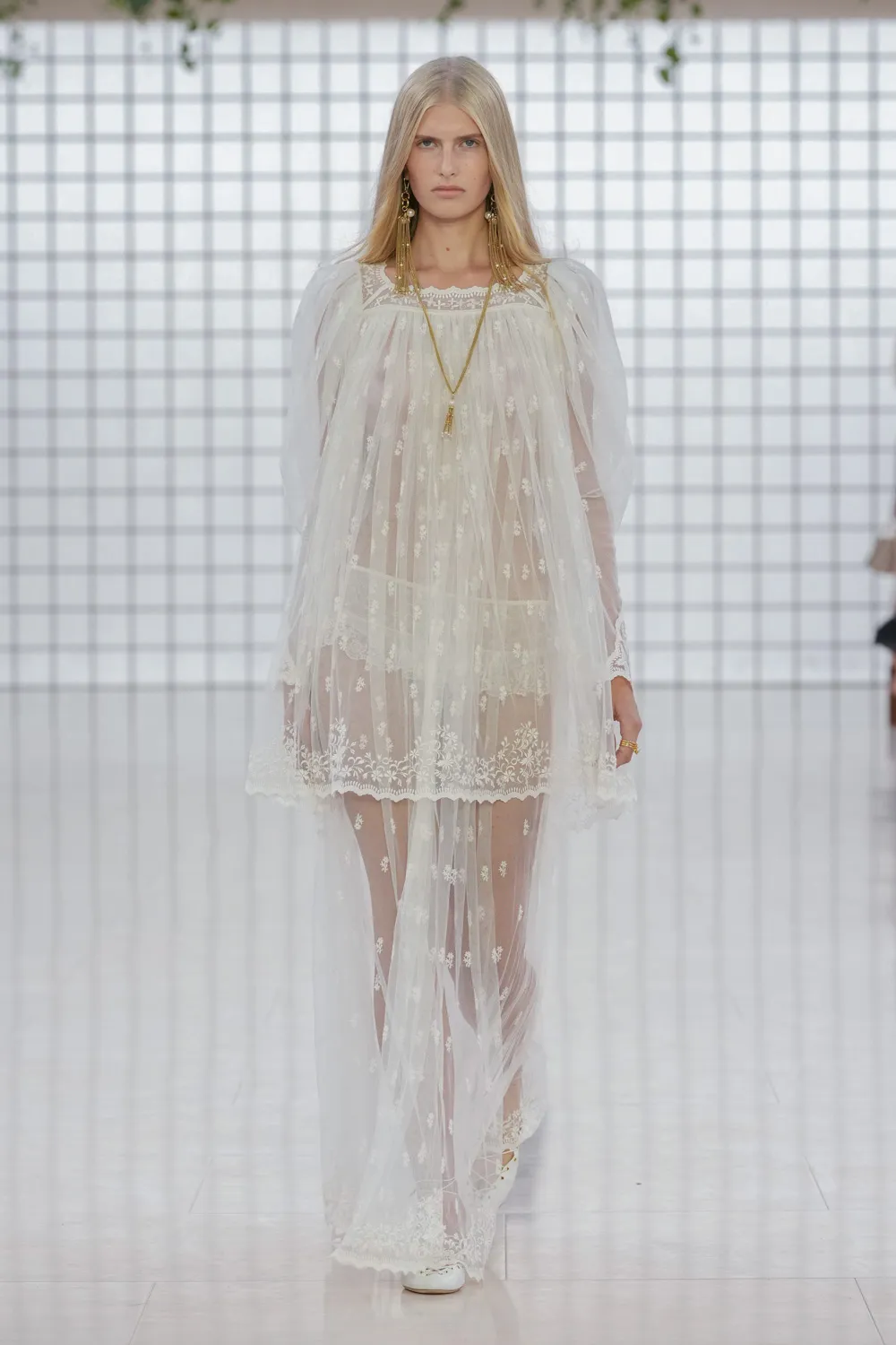 Chloé Primavera Estate 2025 Runway Magazine (24)