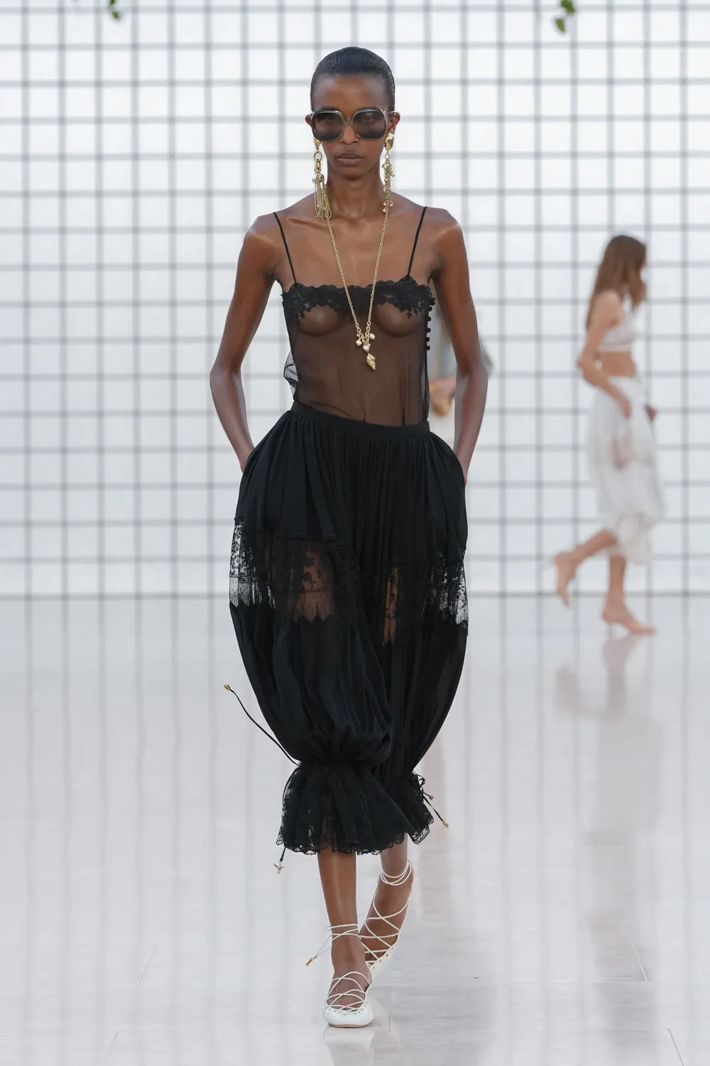 Chloé Primavera Estate 2025 Runway Magazine (7)