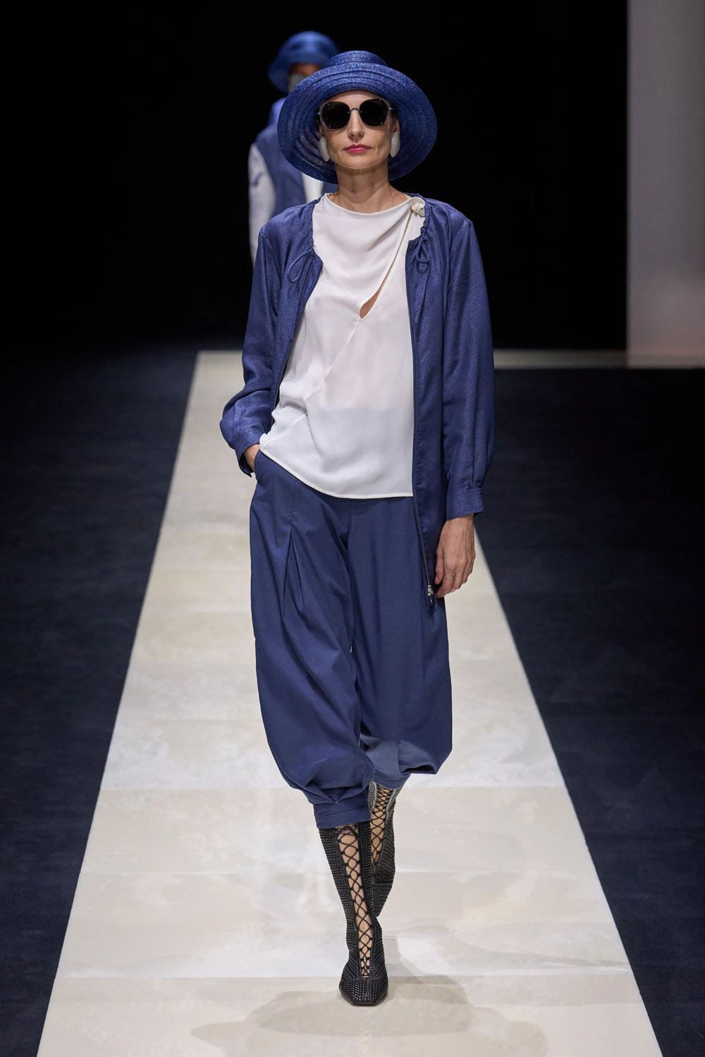 エンポリオアルマーニ2025年春夏ミラノ Runway 雑誌(18)
