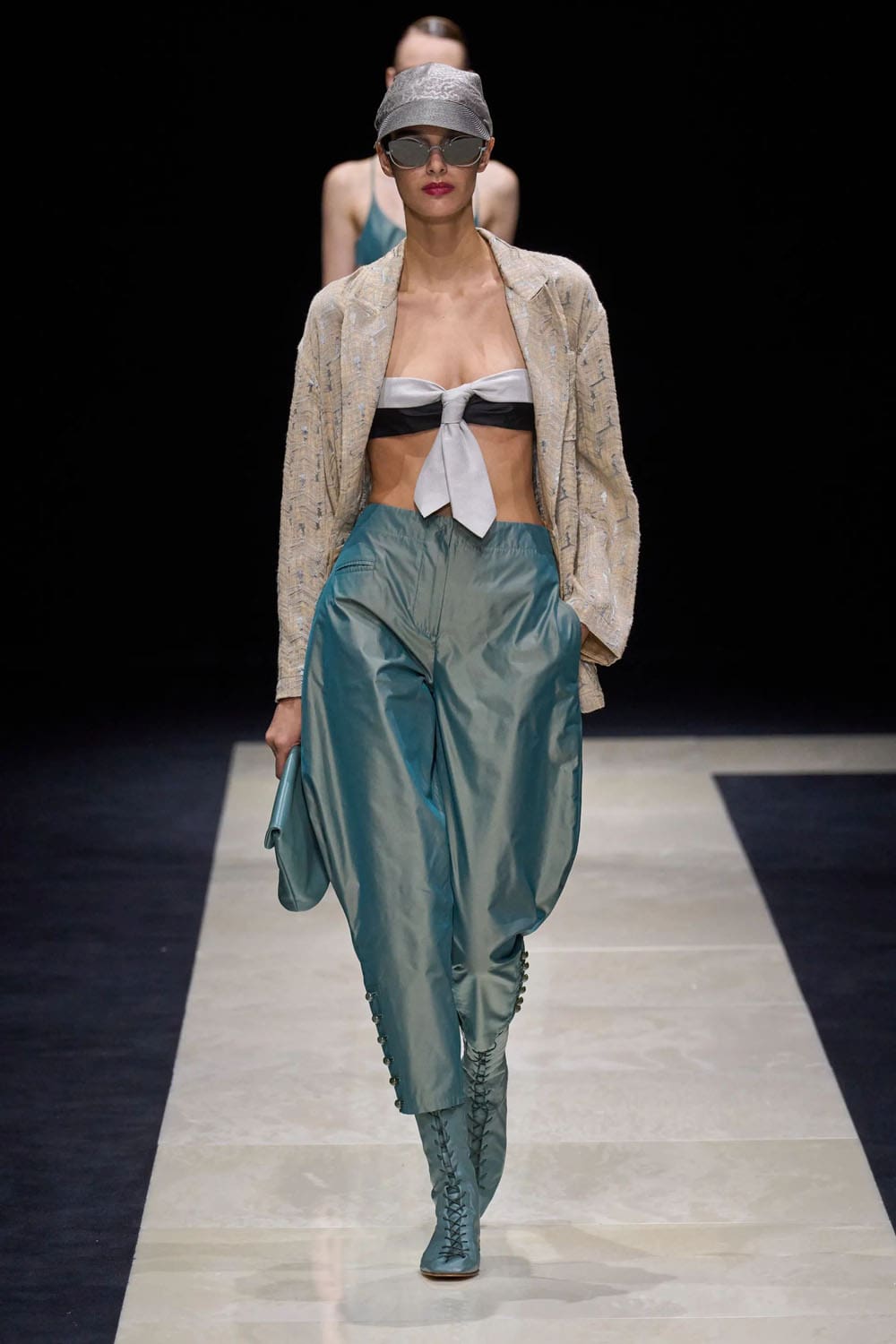 エンポリオアルマーニ2025年春夏ミラノ Runway 雑誌(50)