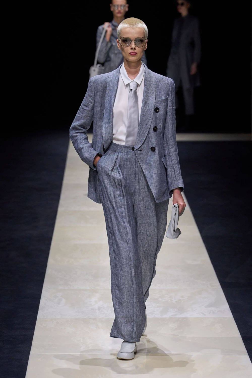 エンポリオアルマーニ2025年春夏ミラノ Runway 雑誌(8)