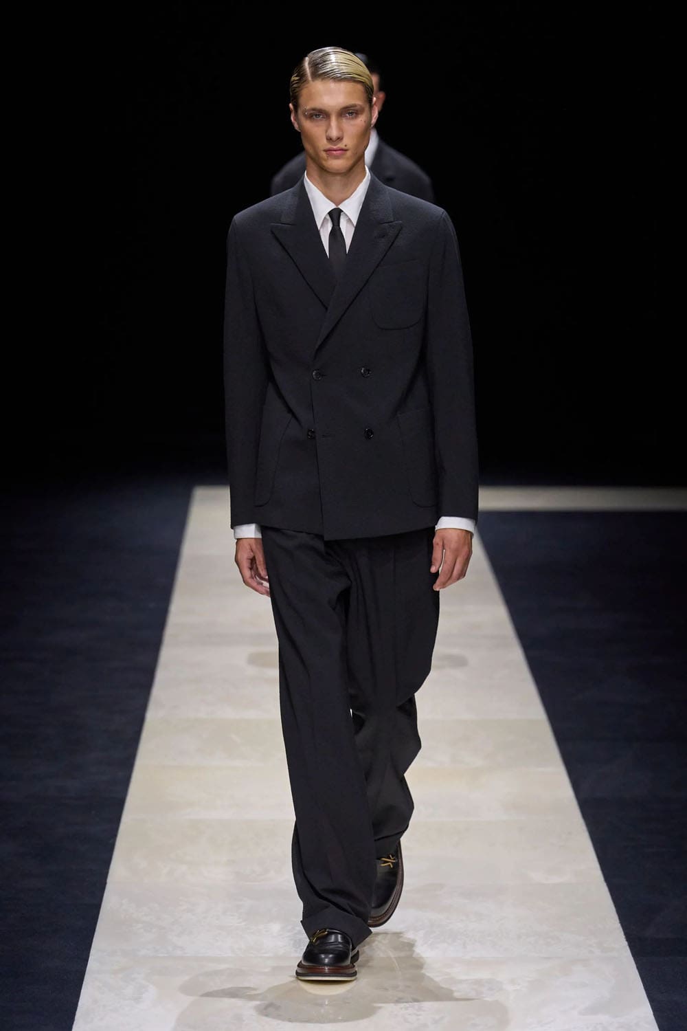 エンポリオアルマーニ2025年春夏ミラノ Runway 雑誌(82)