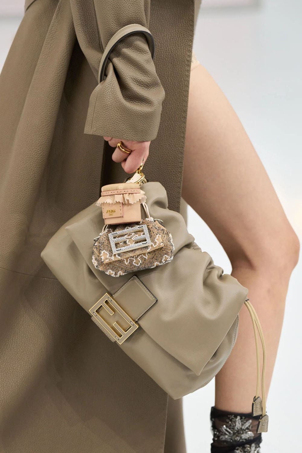 Fendi 2025春夏特写 Runway 杂志(12)