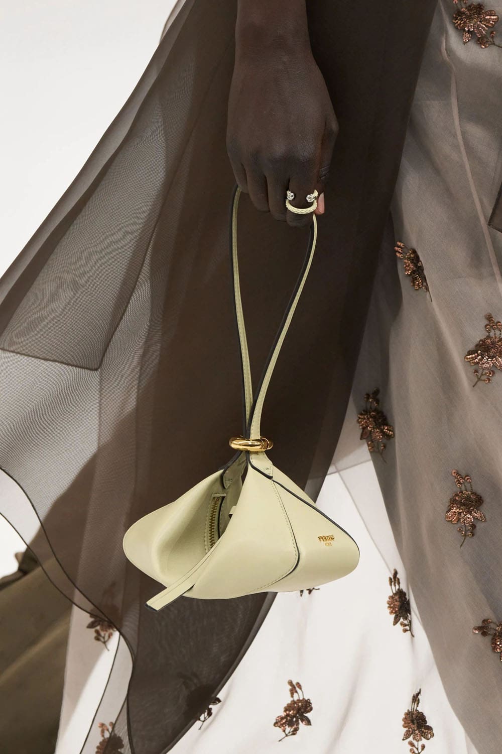 Fendi 2025春夏特写 Runway 杂志(37)