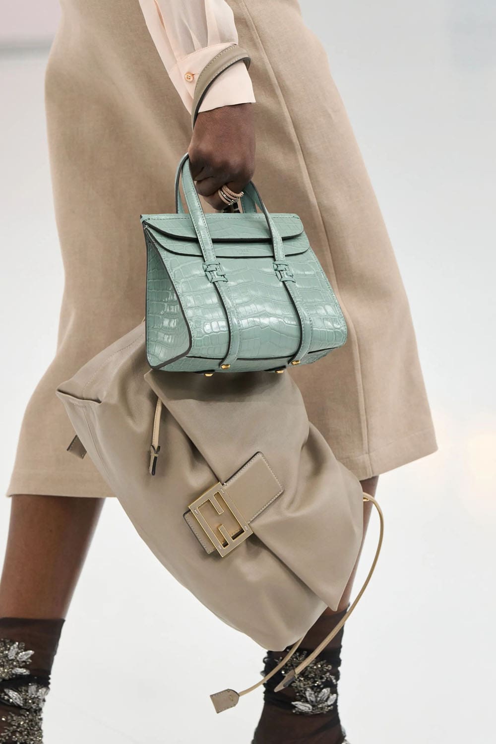 Fendi 2025春夏特写 Runway 杂志(40)