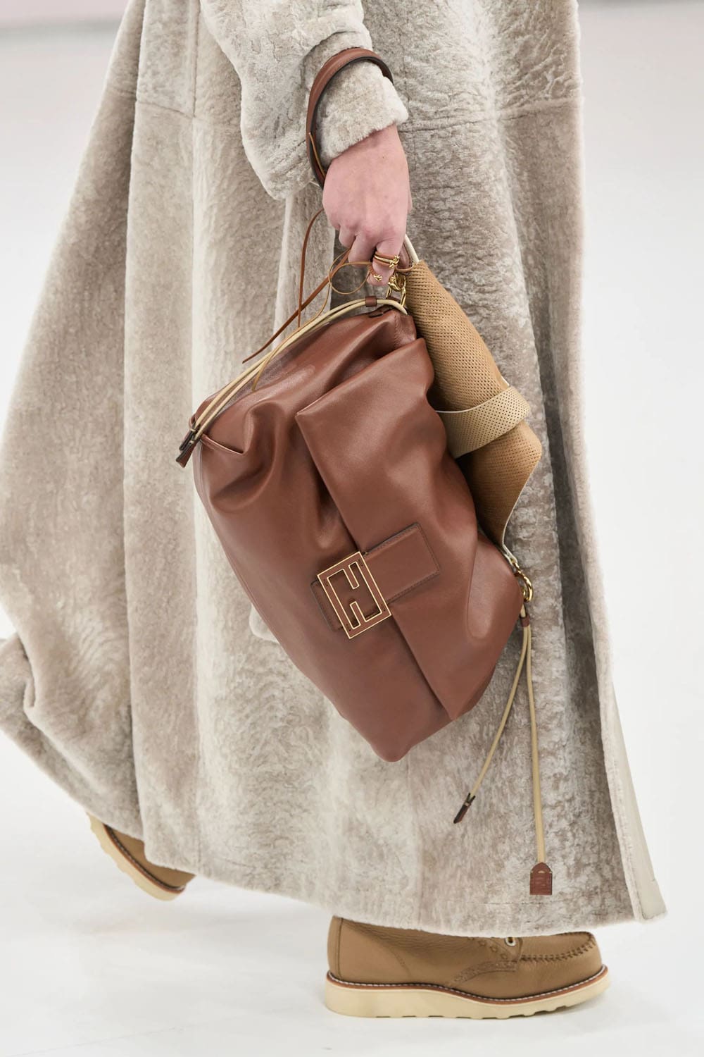 Fendi 2025春夏特写 Runway 杂志(42)