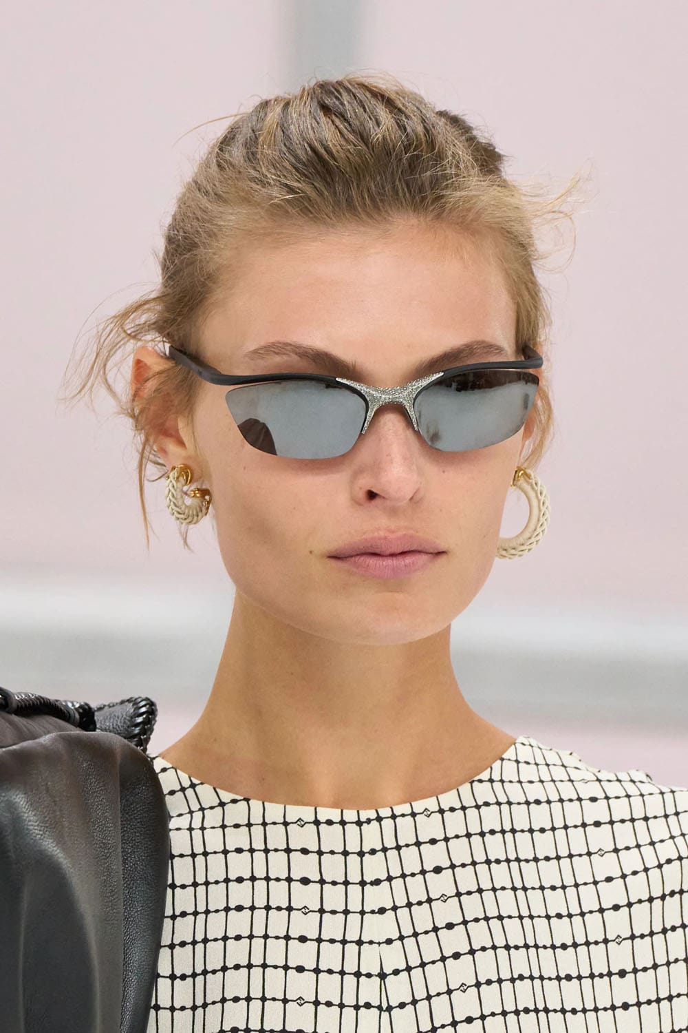 Fendi 2025春夏特写 Runway 杂志(8)