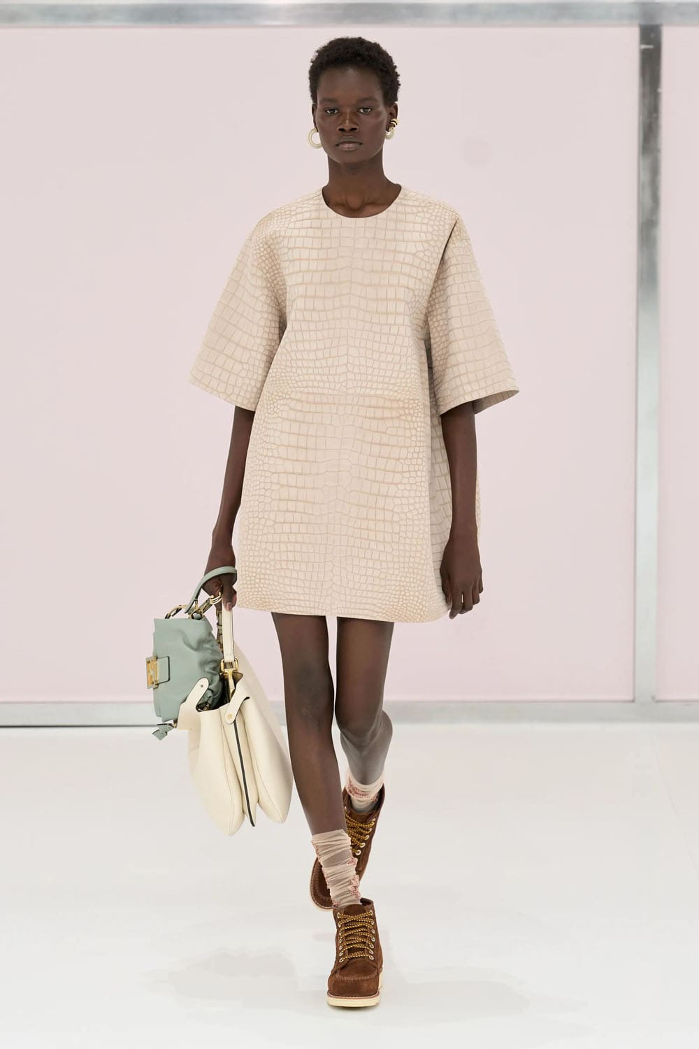 芬迪(Fendi)2025春夏米兰 Runway 杂志(14)