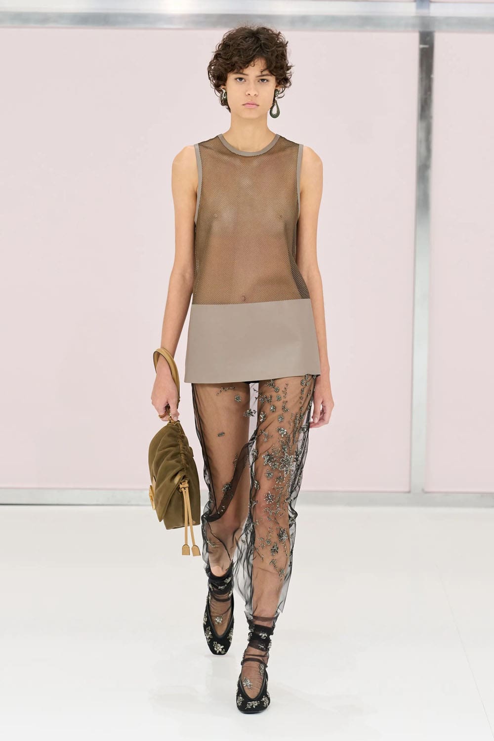 芬迪(Fendi)2025春夏米兰 Runway 杂志(20)
