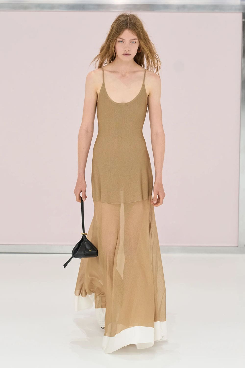 芬迪(Fendi)2025春夏米兰 Runway 杂志(22)
