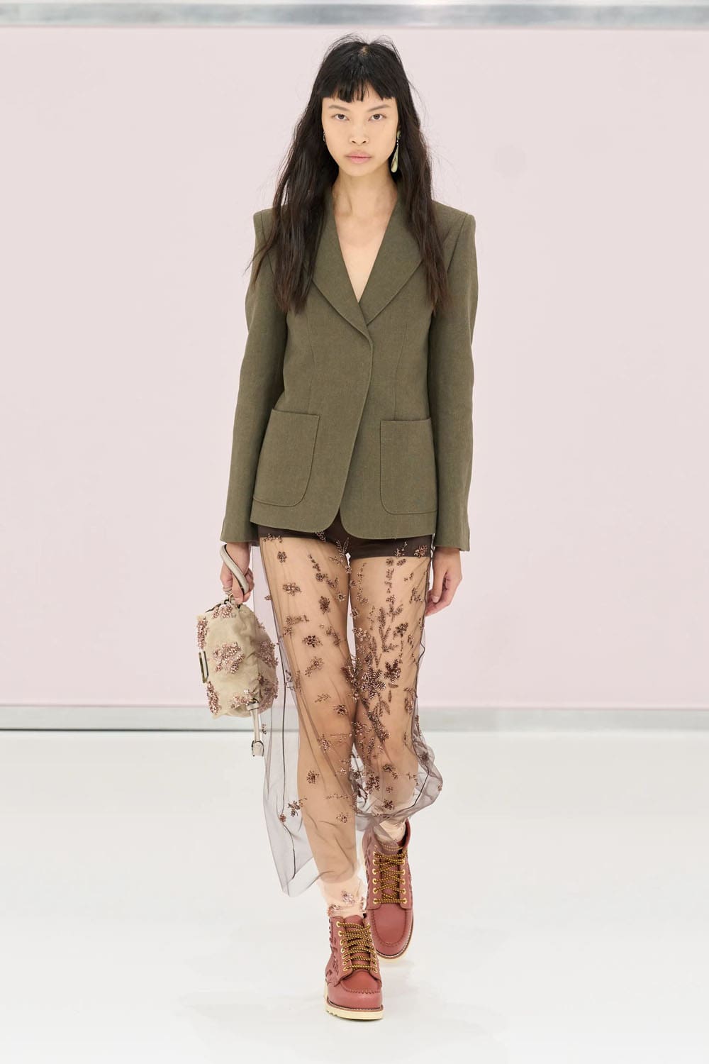 芬迪(Fendi)2025春夏米兰 Runway 杂志(33)