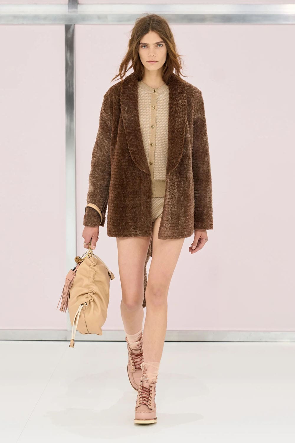 芬迪(Fendi)2025春夏米兰 Runway 杂志(34)