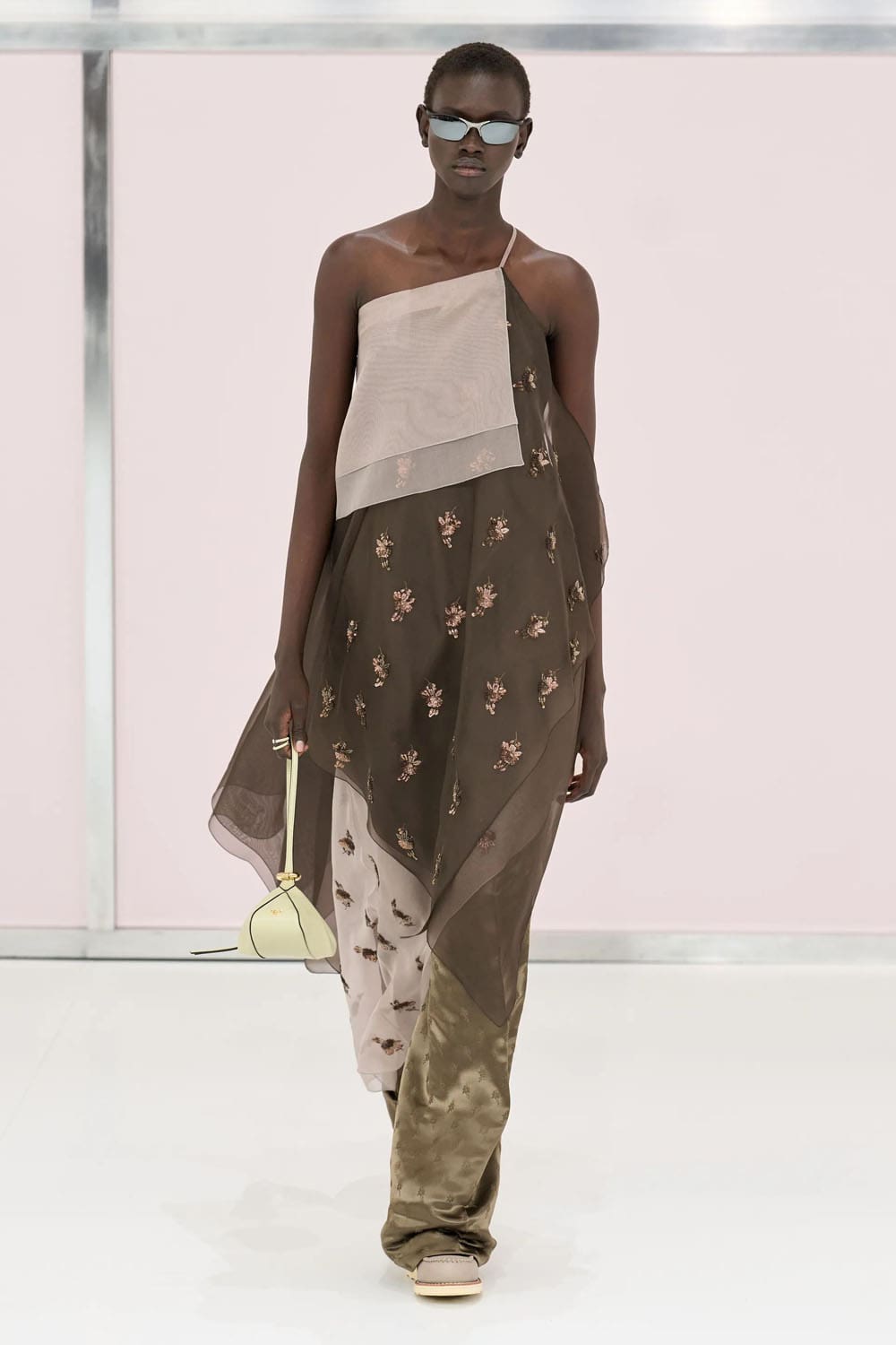 芬迪(Fendi)2025春夏米兰 Runway 杂志(35)