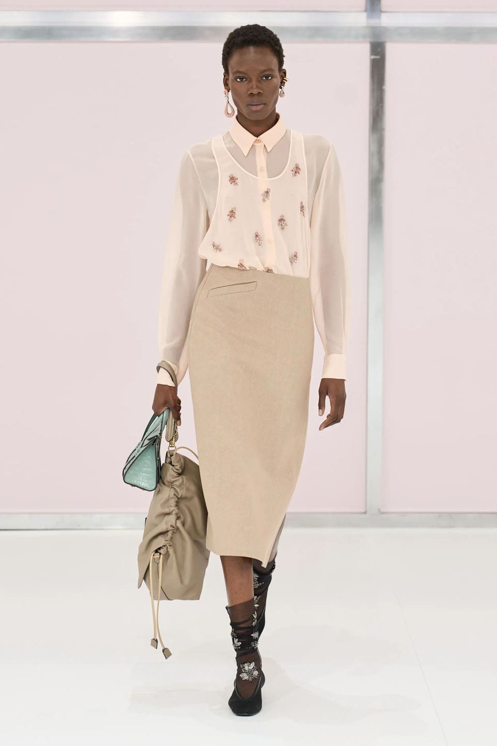 芬迪(Fendi)2025春夏米兰 Runway 杂志(37)