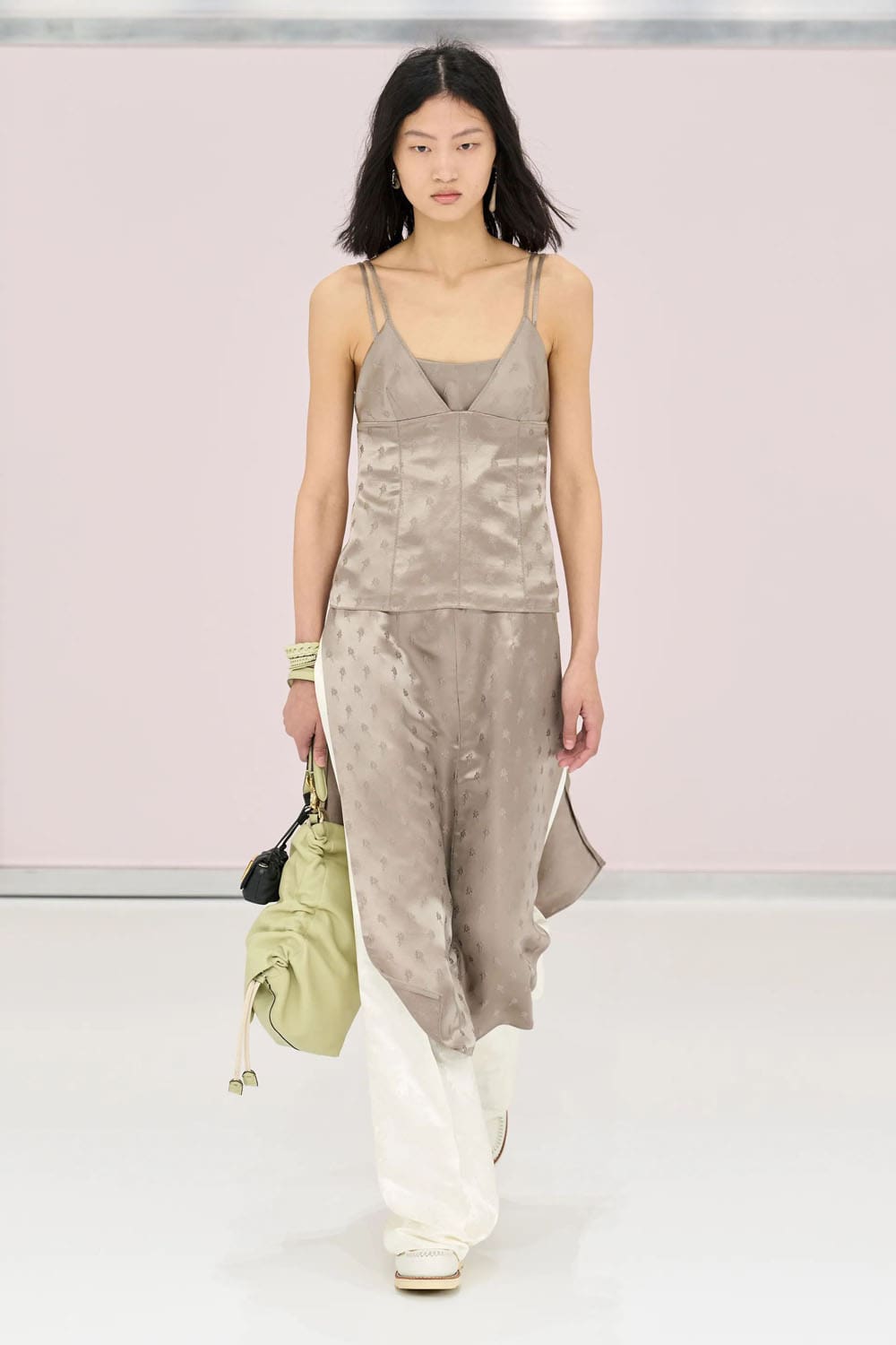 芬迪(Fendi)2025春夏米兰 Runway 杂志(40)