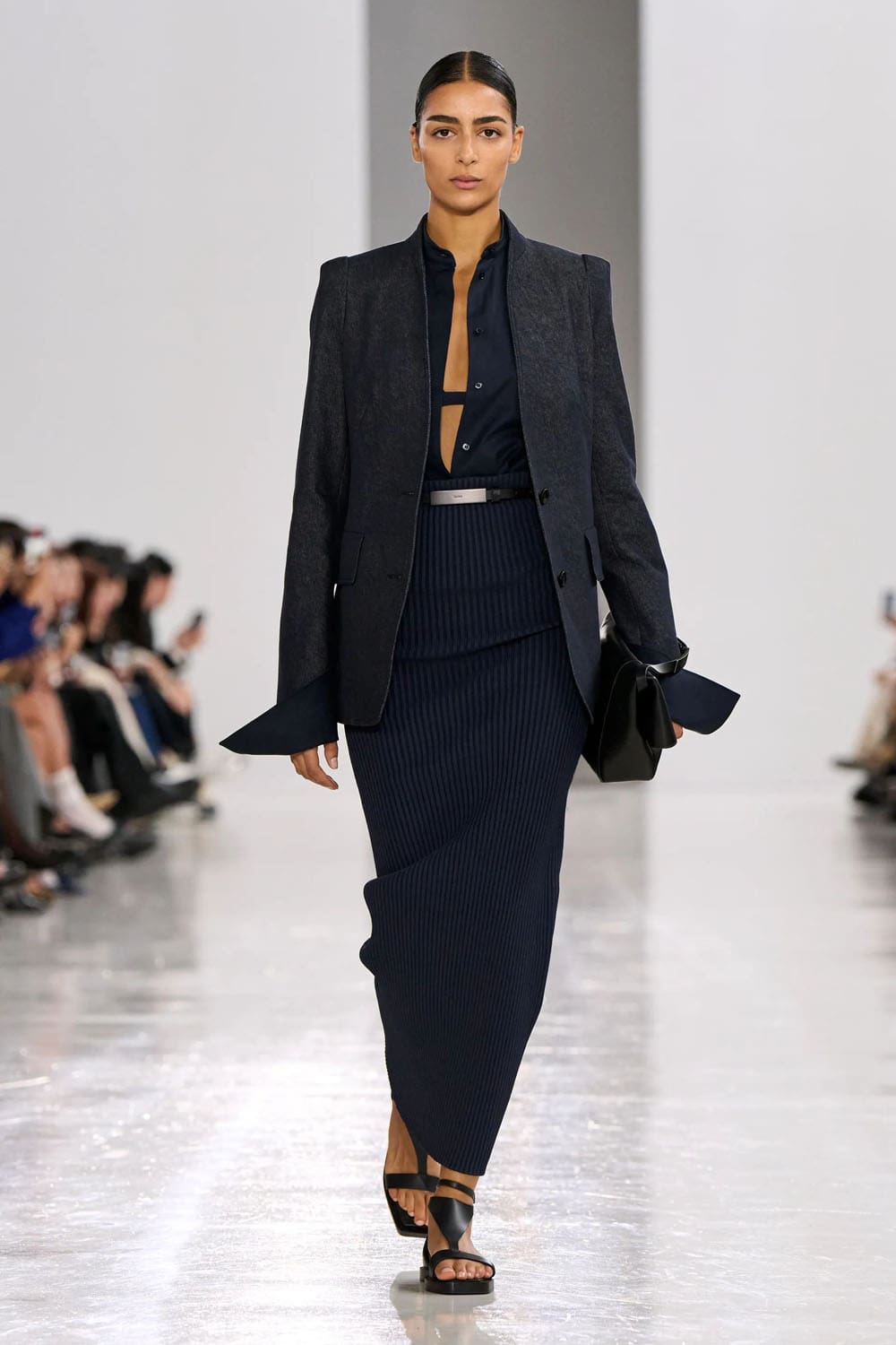Max Mara Printemps Eté 2025 Milan Runway Magazine (11)