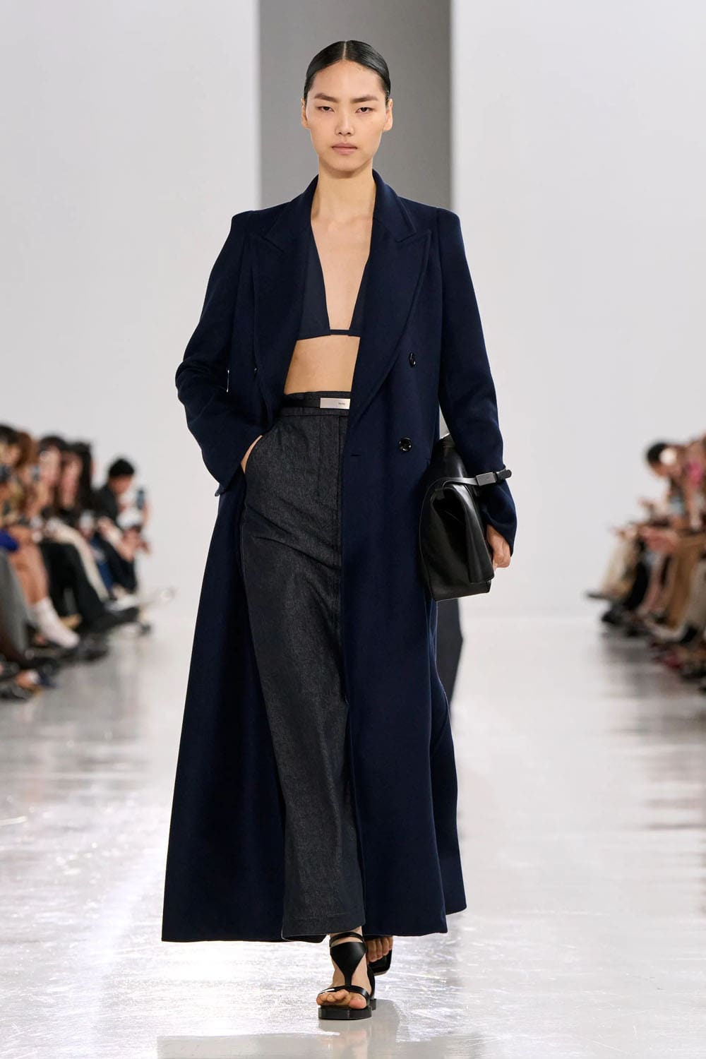 Max Mara Printemps Eté 2025 Milan Runway Magazine (12)