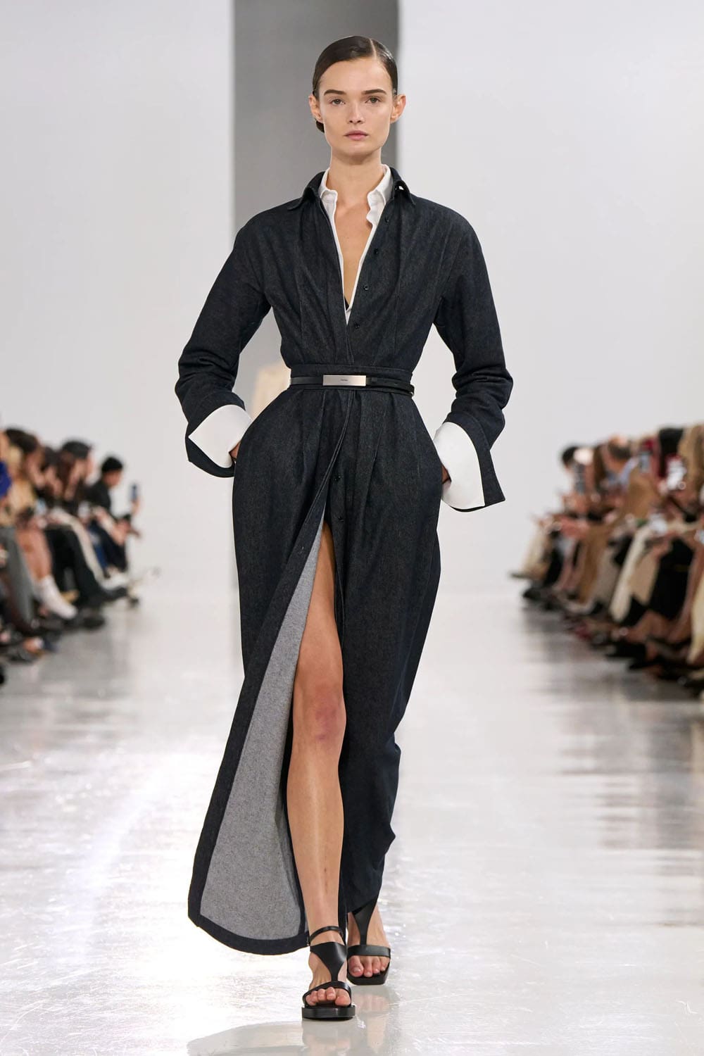 Max Mara Printemps Eté 2025 Milan Runway Magazine (13)