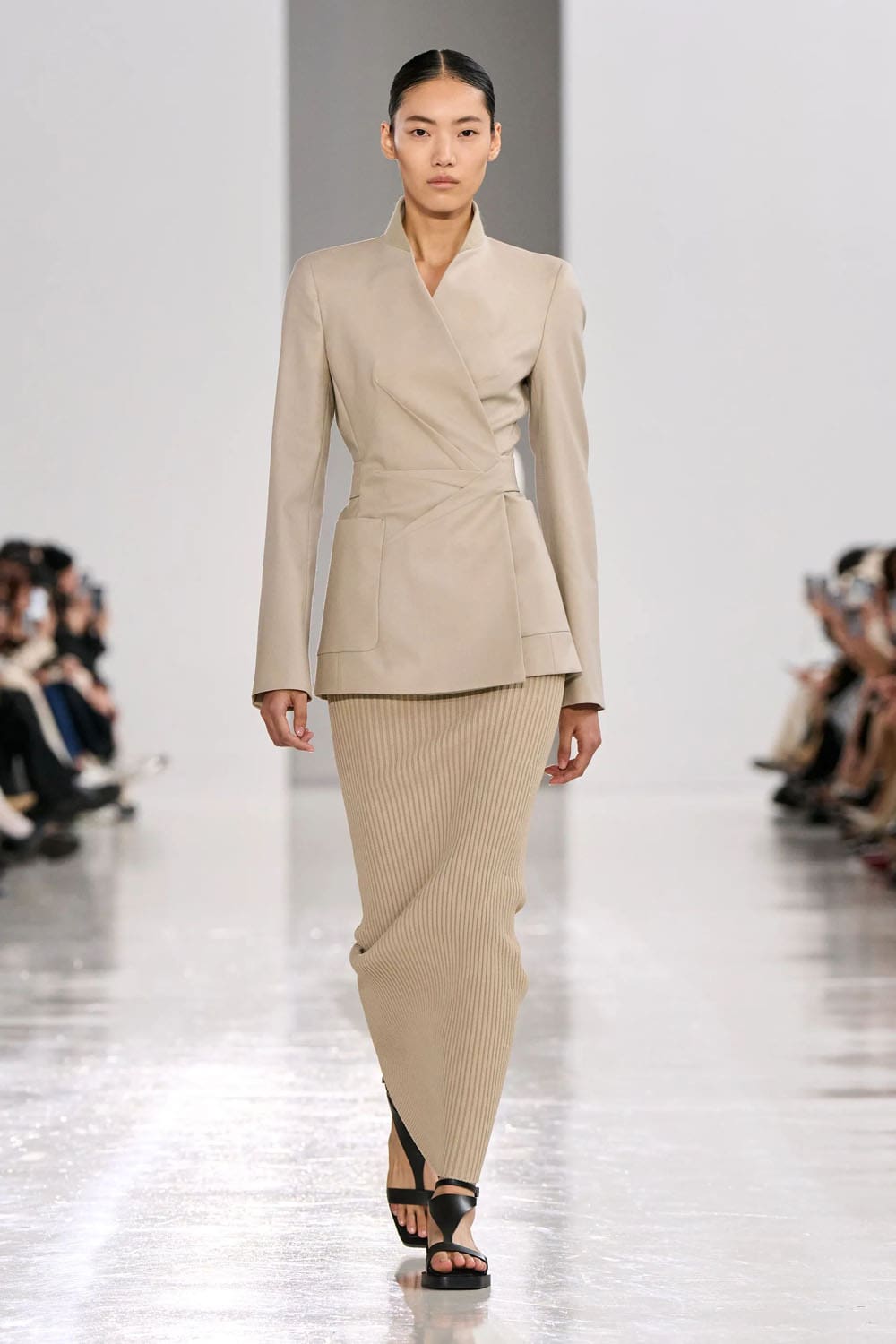 Max Mara Printemps Eté 2025 Milan Runway Magazine (15)