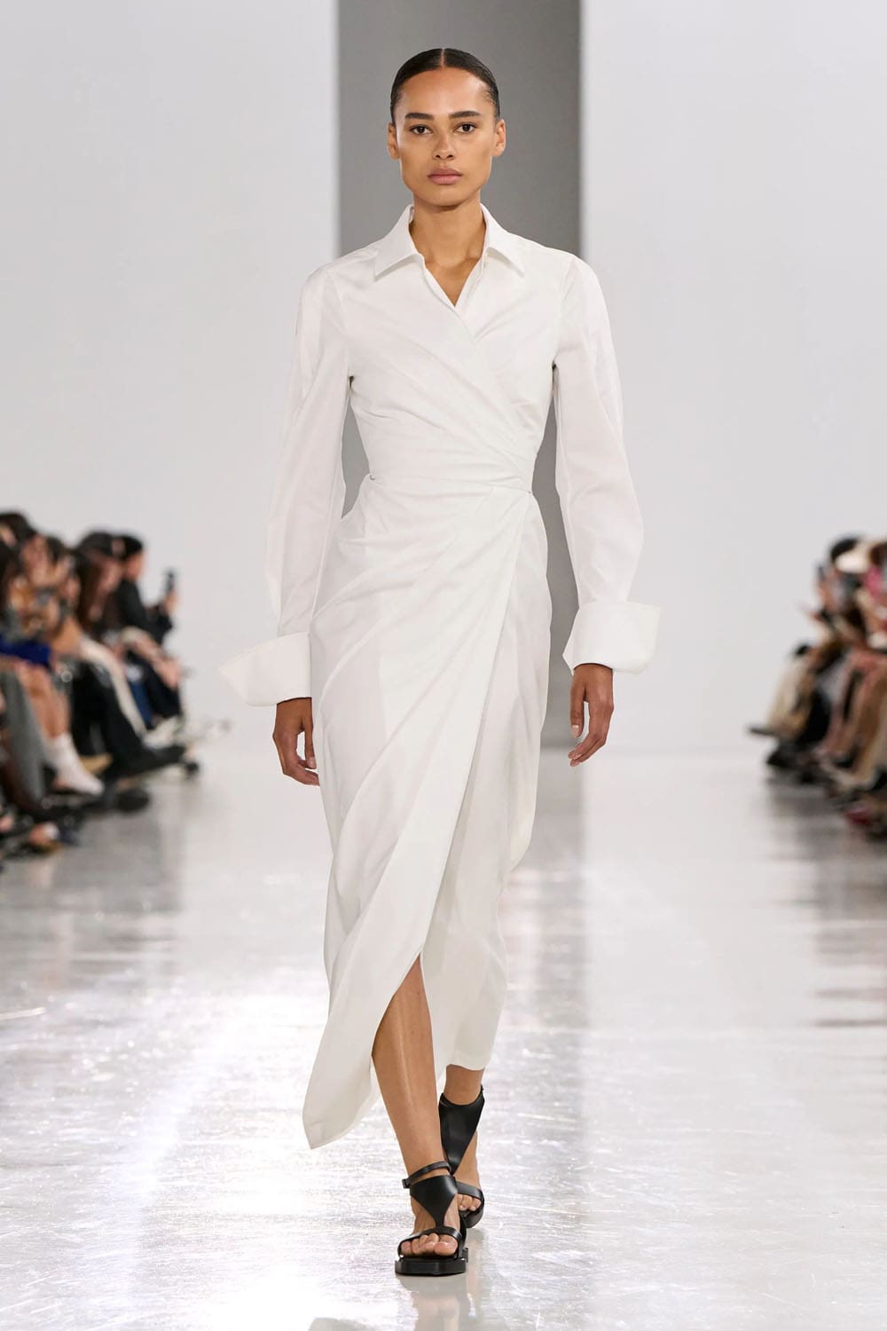 Max Mara Printemps Eté 2025 Milan Runway Magazine (16)