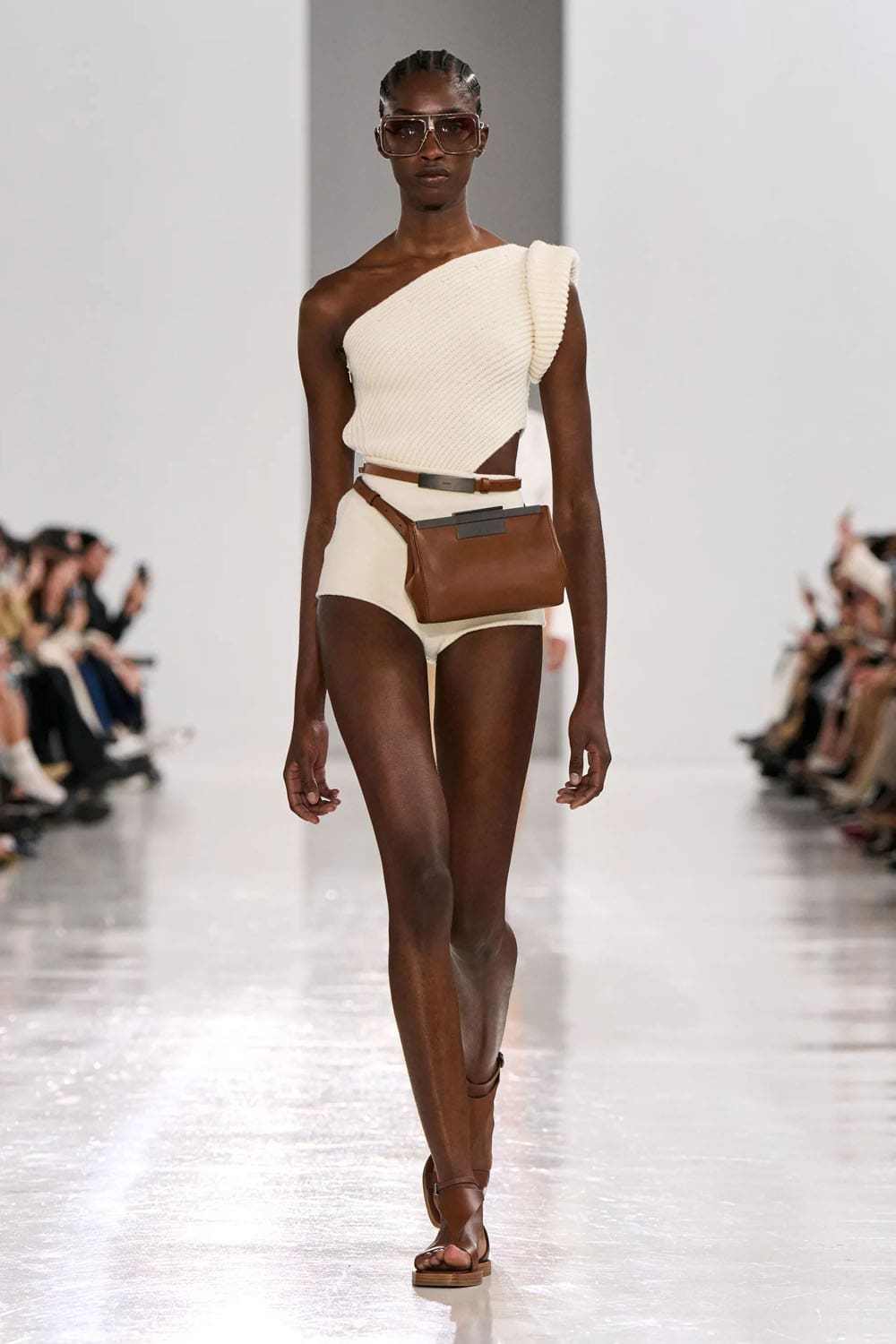 Max Mara Printemps Eté 2025 Milan Runway Magazine (17)