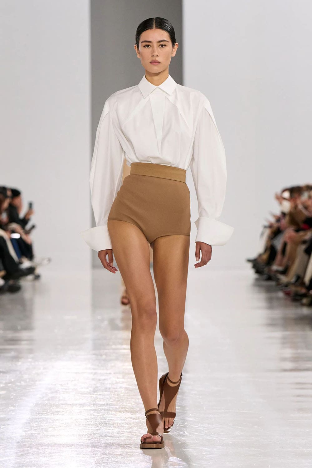 Max Mara Printemps Eté 2025 Milan Runway Magazine (18)