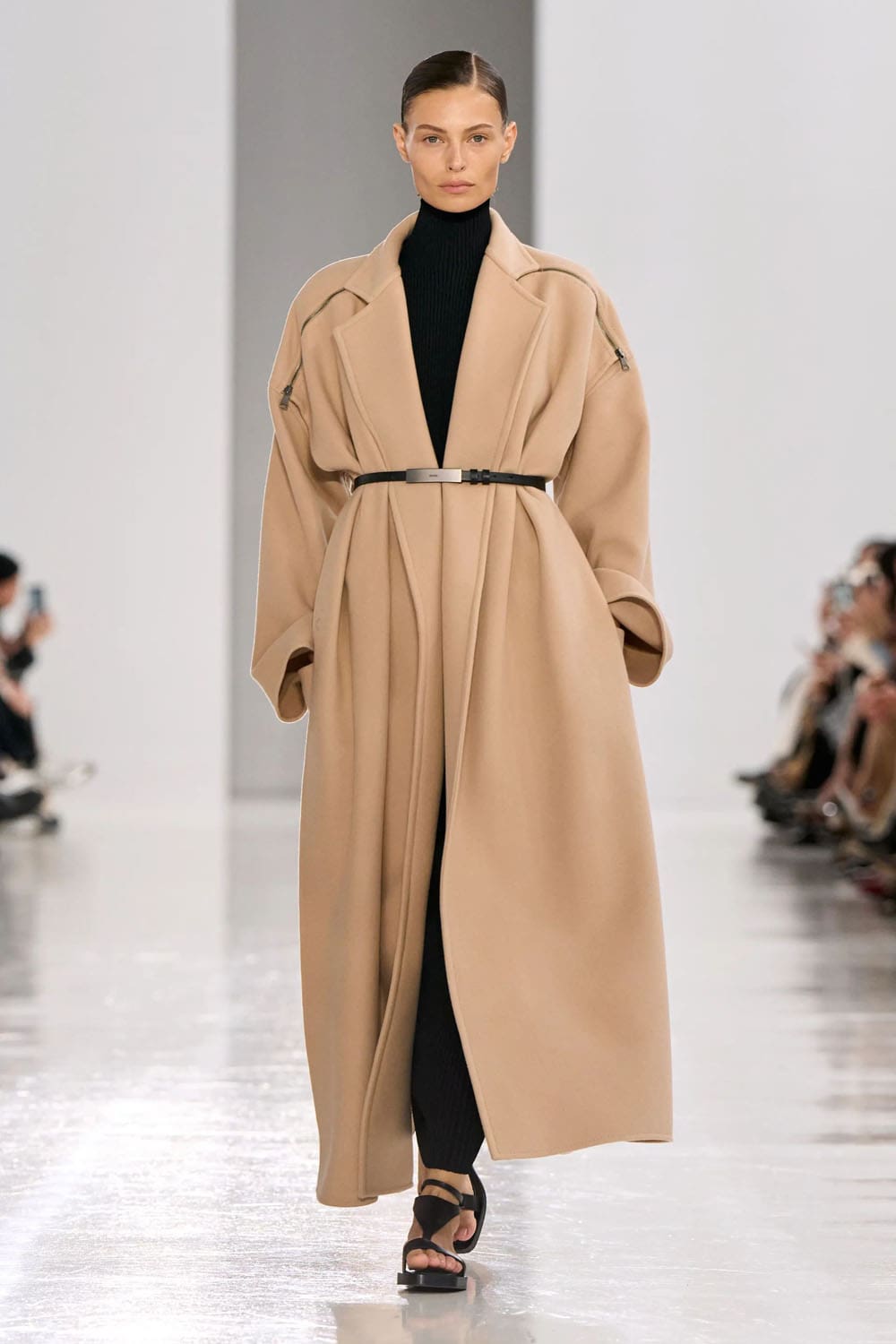 Max Mara Printemps Eté 2025 Milan Runway Magazine (20)