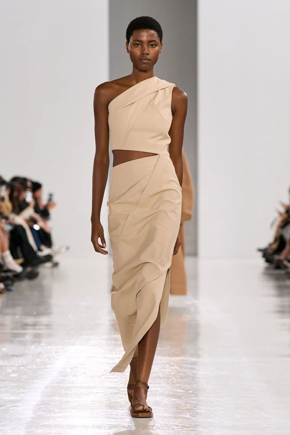 Max Mara Printemps Eté 2025 Milan Runway Magazine (21)