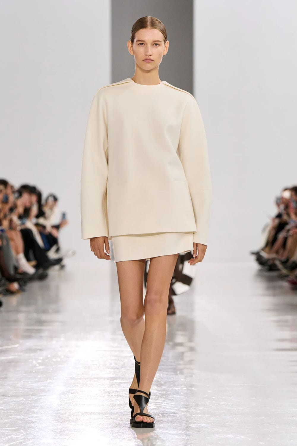 Max Mara Printemps Eté 2025 Milan Runway Magazine (31)