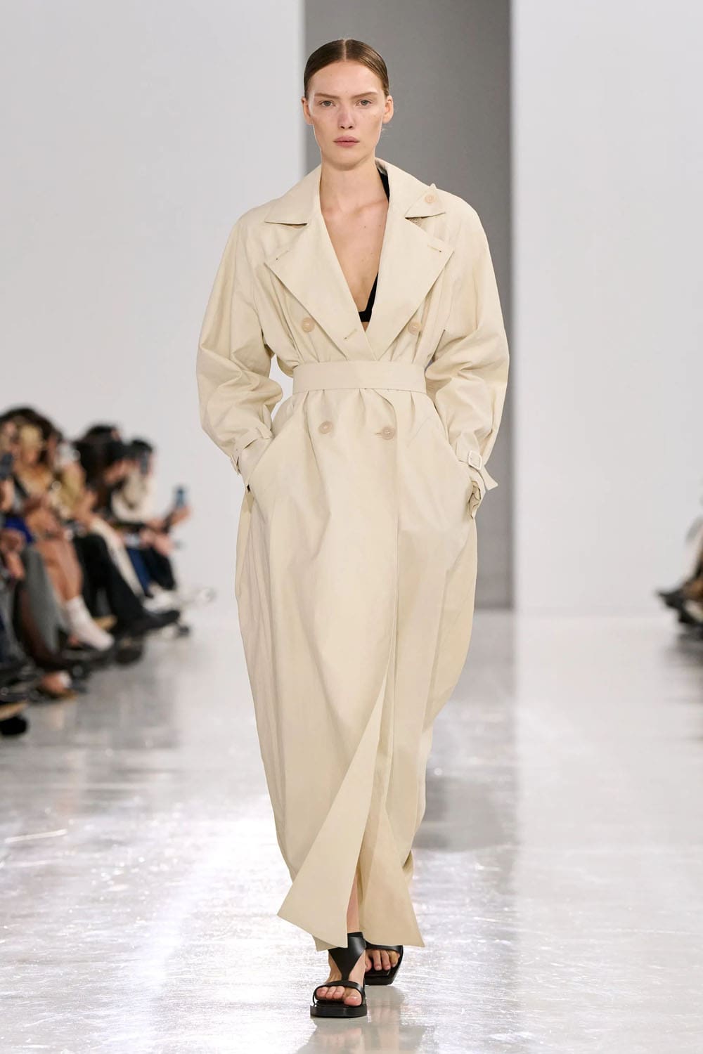 Max Mara Printemps Eté 2025 Milan Runway Magazine (33)