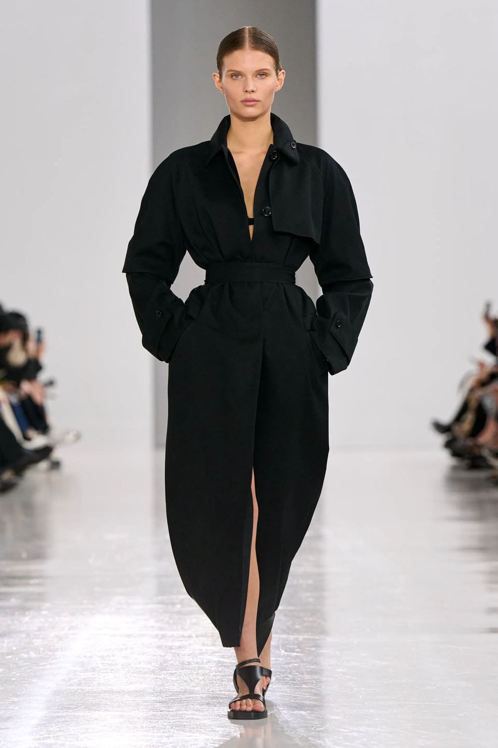 Max Mara Printemps Eté 2025 Milan Runway Magazine (38)