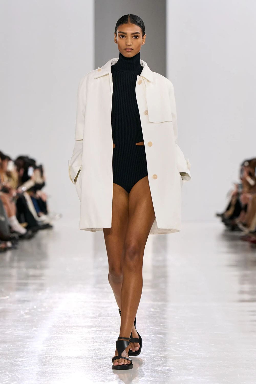Max Mara Printemps Eté 2025 Milan Runway Magazine (42)