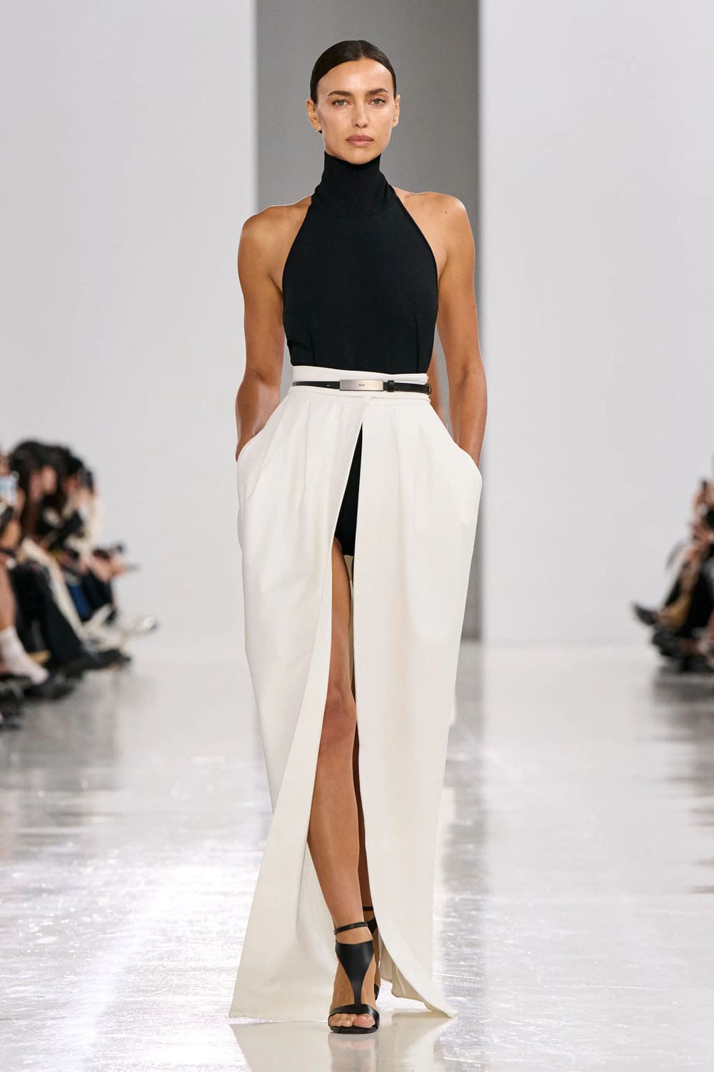Max Mara Printemps Eté 2025 Milan Runway Magazine (44)