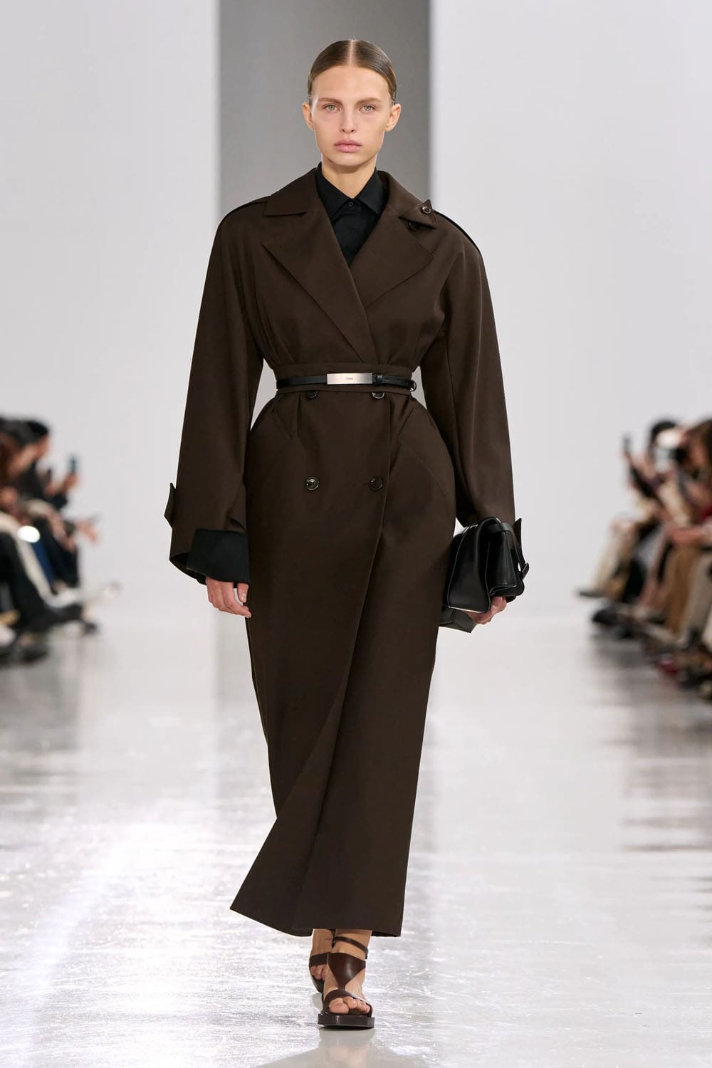 Max Mara Printemps Eté 2025 Milan Runway Magazine (7)