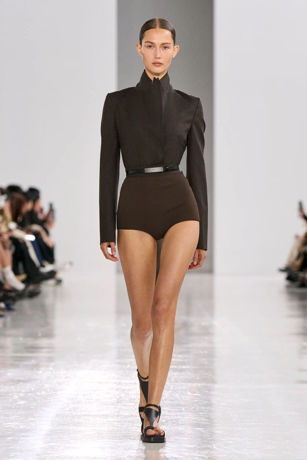 Max Mara Printemps Eté 2025 Milan Runway Magazine (8)