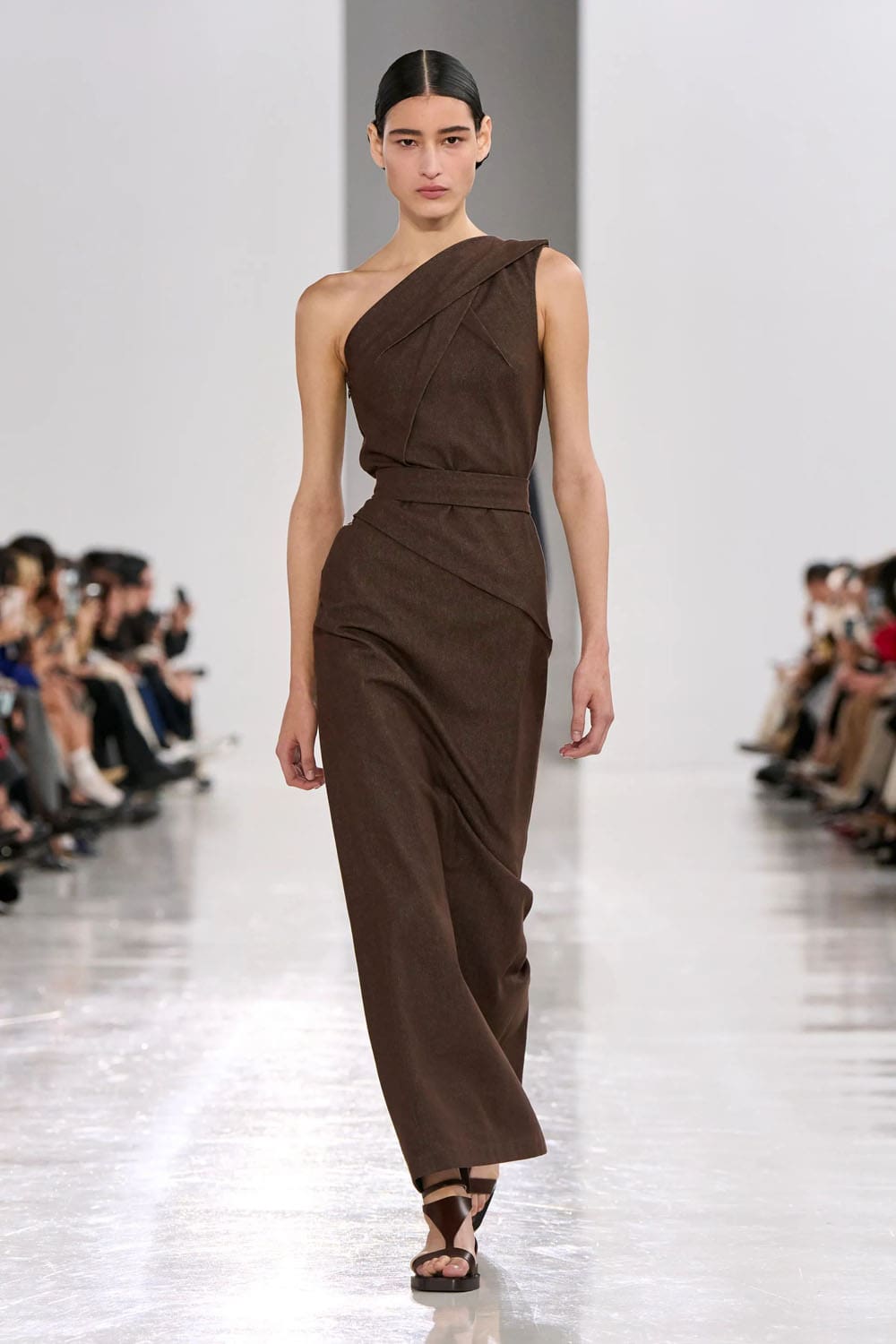 Max Mara Printemps Eté 2025 Milan Runway Magazine (9)