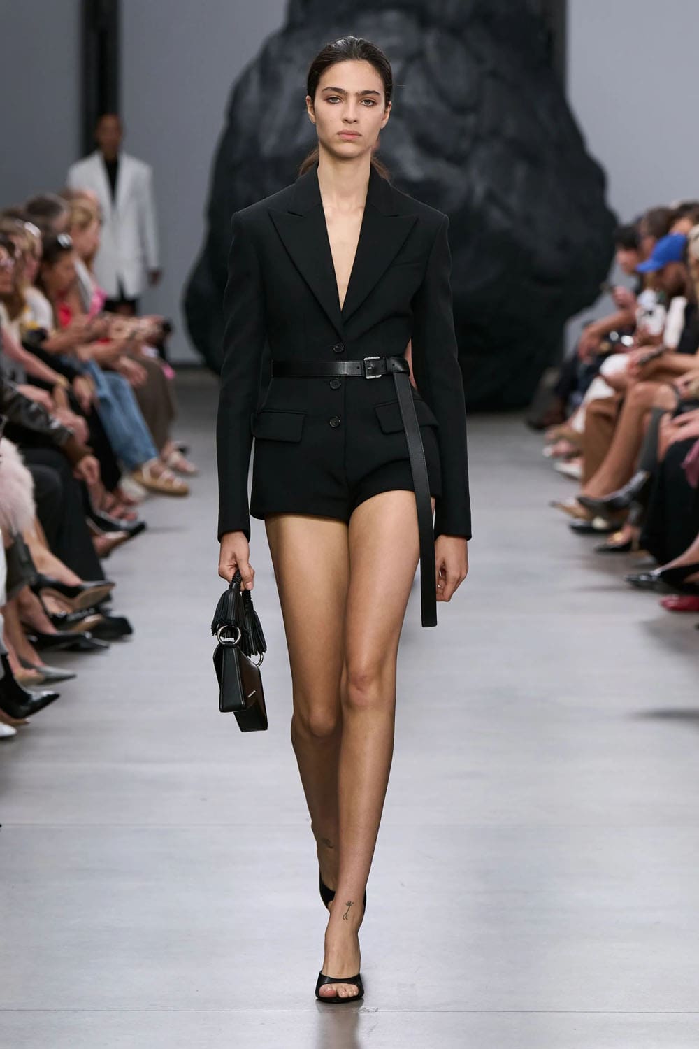Michael Kors Printemps Été 2025 New York Runway Magazine (2)