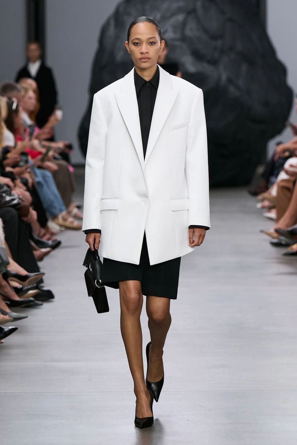 Michael Kors Printemps Été 2025 New York Runway Magazine (4)