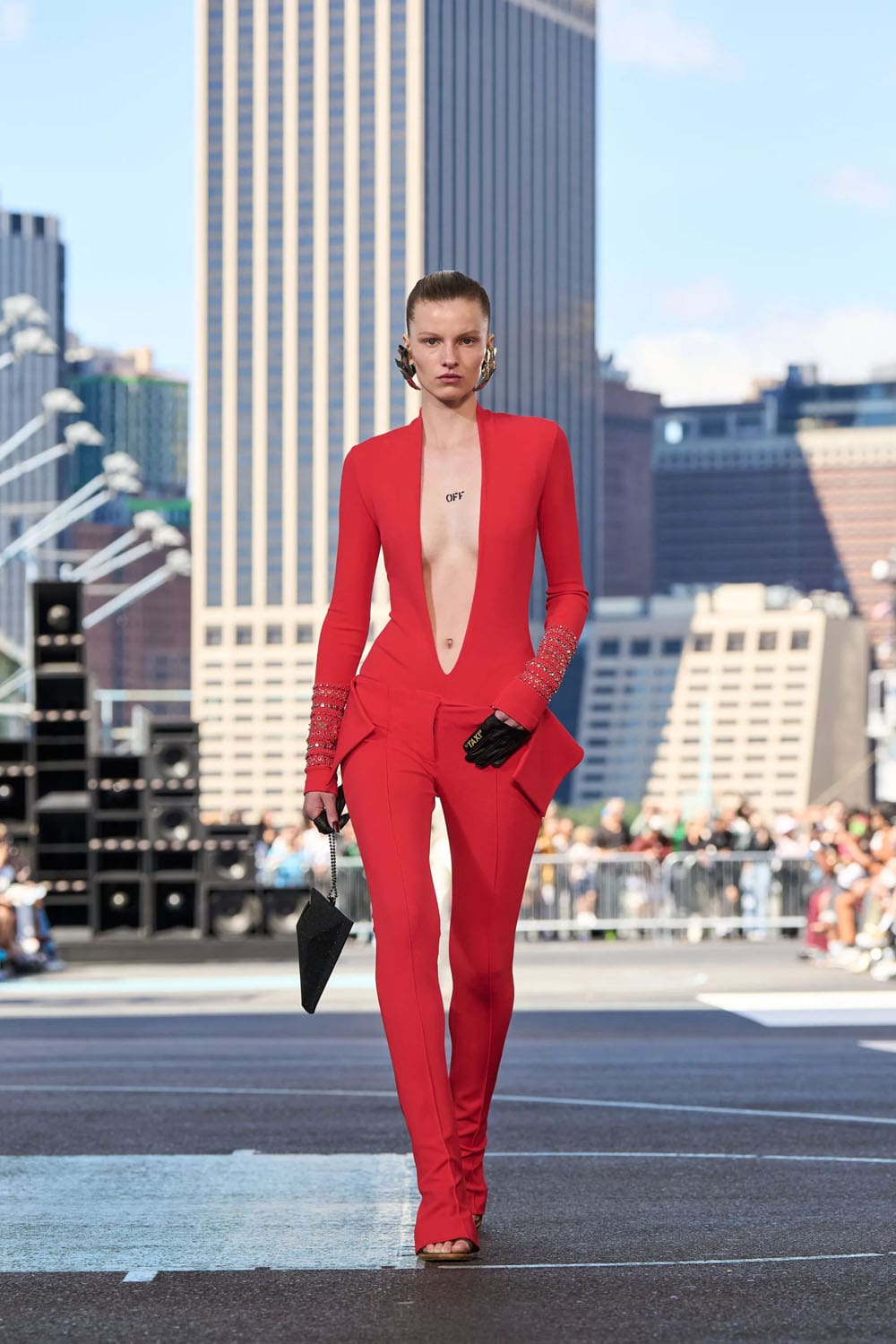 Off White Весна Лето 2025 Нью-Йорк Runway Журнал (10)