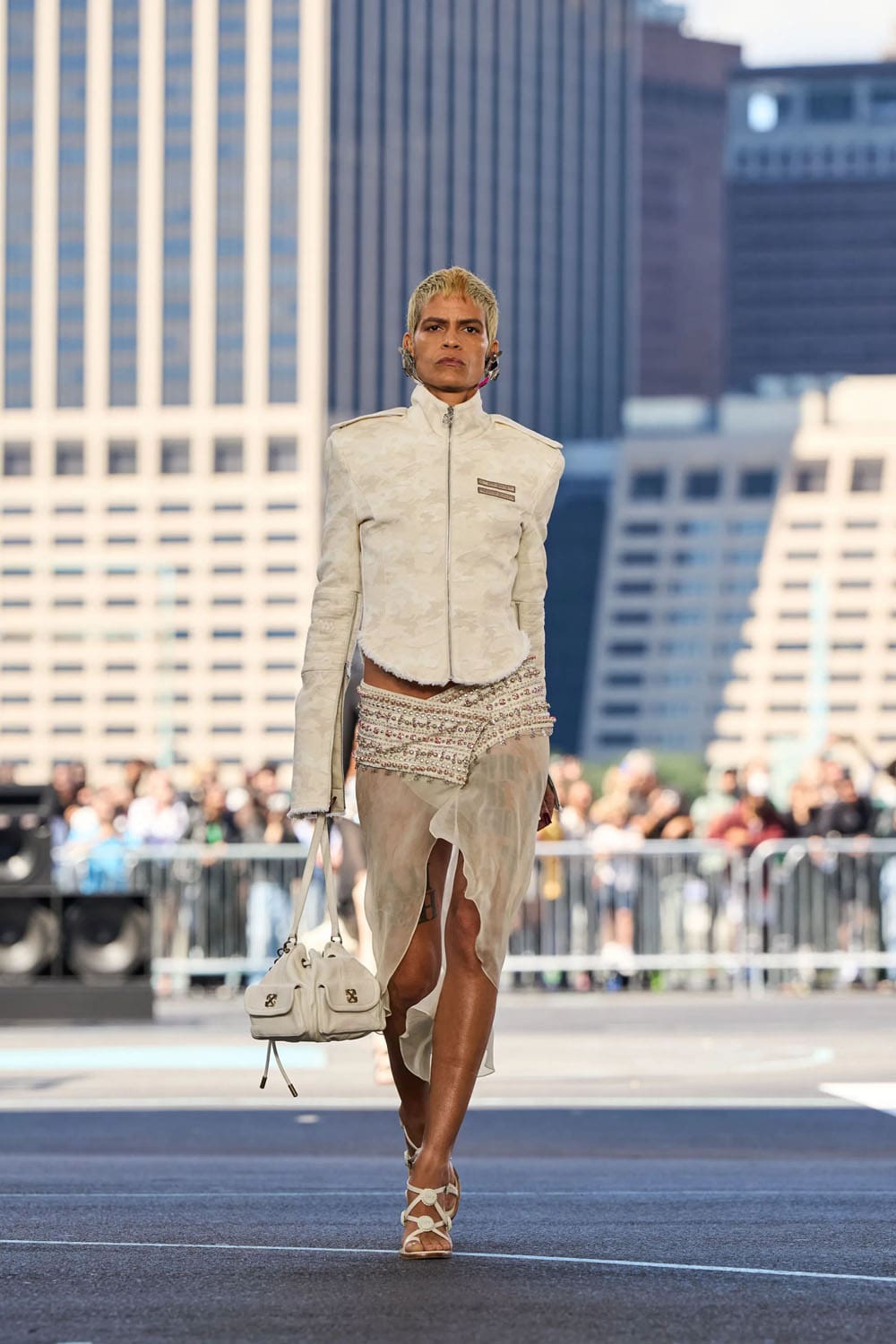 Off White Весна Лето 2025 Нью-Йорк Runway Журнал (13)