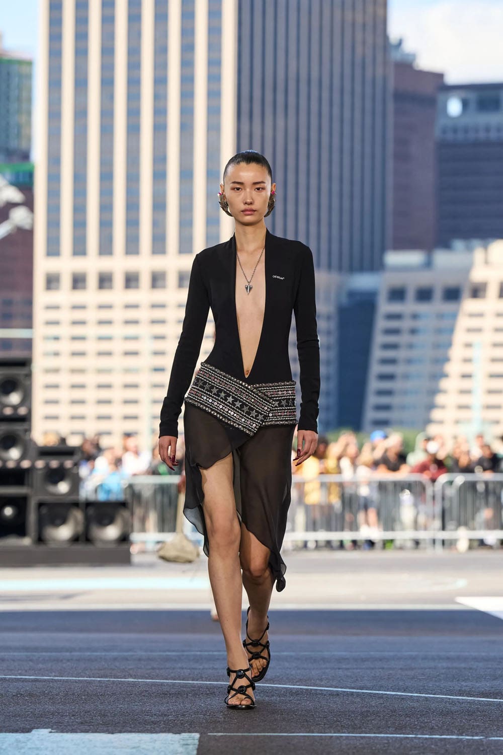Off White Весна Лето 2025 Нью-Йорк Runway Журнал (14)