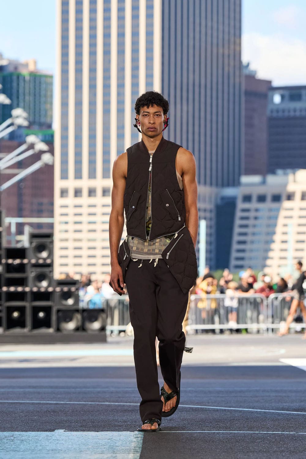 Off White Весна Лето 2025 Нью-Йорк Runway Журнал (17)