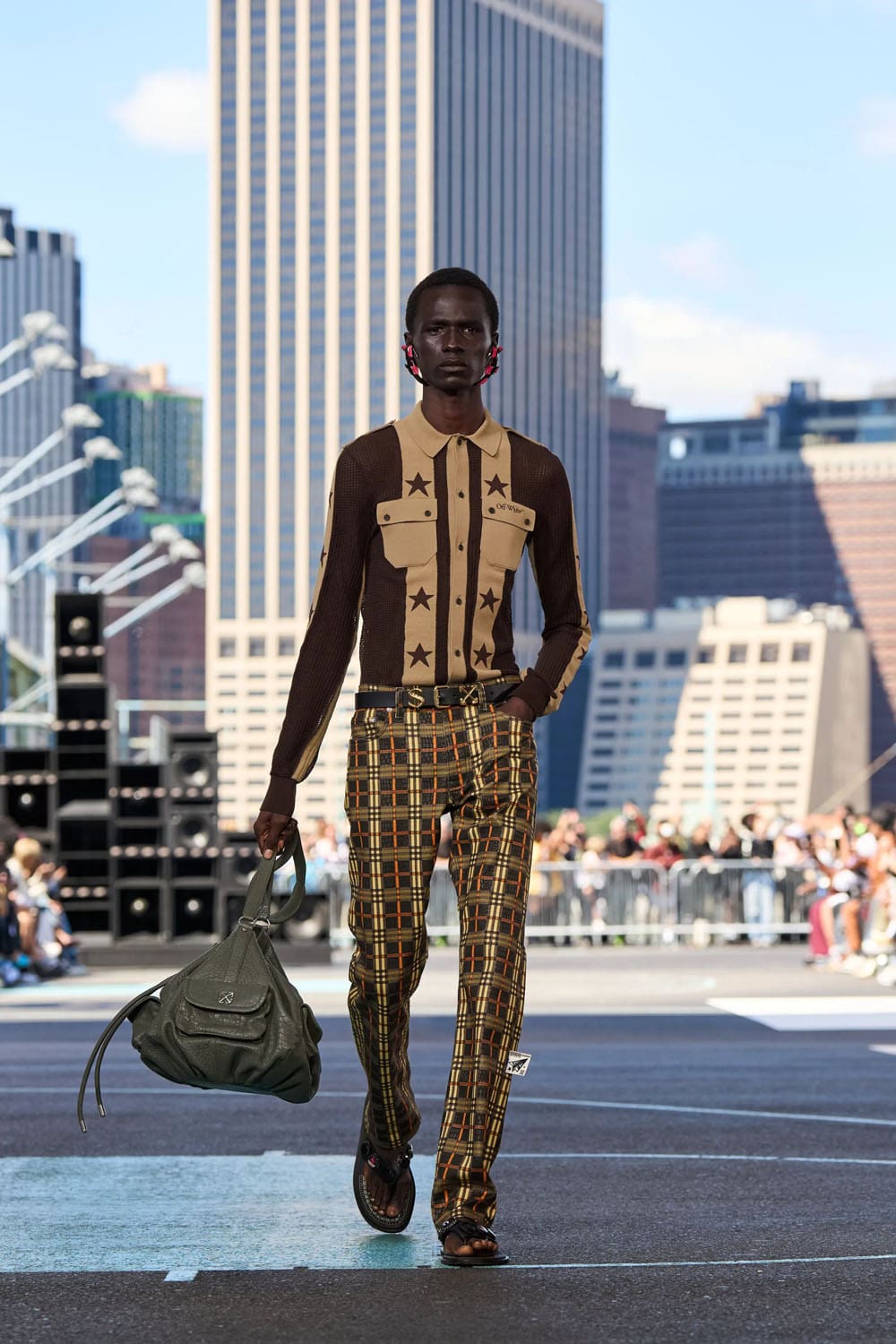 オフホワイト 2025年春夏 ニューヨーク - RUNWAY MAGAZINE