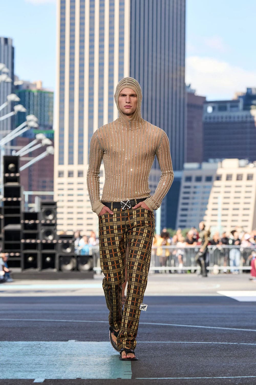 Off White Весна Лето 2025 Нью-Йорк Runway Журнал (21)